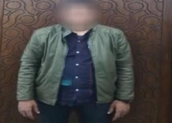 الداخلية تضبط شخصًا يروّج لأعمال منافية للآداب عبر تطبيق هاتفي في الإسكندرية