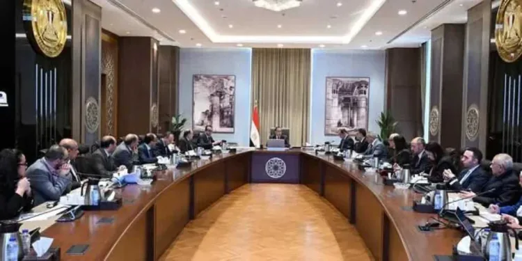 مدبولي: المتابعة المستمرة تستهدف استقرار الخدمات الصحية ومنع أي نقص في الأدوية الحيوية