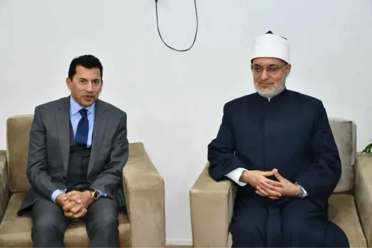 دكتور أشرف صبحي يرد على من فهم كلمته بالخطأ