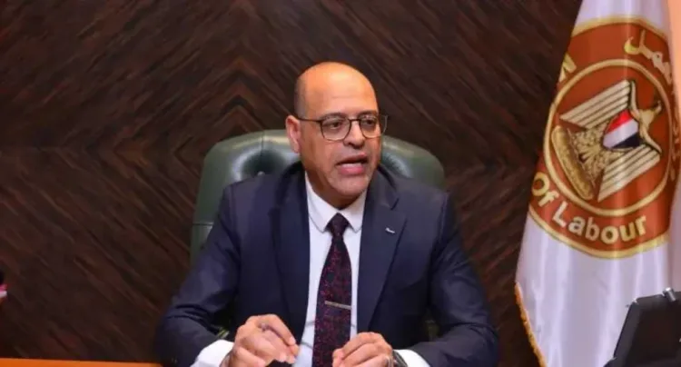 وزارة العمل تصدر القرار الوزاري 289 لسنة 2025 لتنظيم ساعات العمل في المنشآت الصناعية