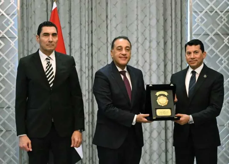 تكريم الدكتور أشرف صبحي من قبل رئيس الوزراء تقديرًا لعطائه في وزارة الشباب والرياضة