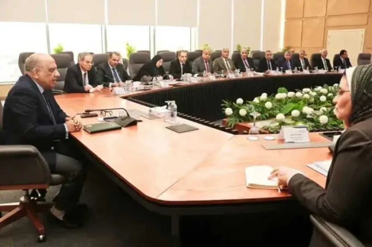 وزير الكهرباء يجتمع برؤساء شركات التوزيع لضمان استقرار التيار وتحسين جودة الخدمة