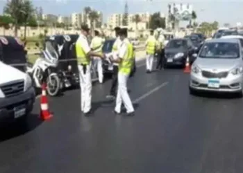 ضبط مخالفات المرور ورفع المركبات المتروكة في مختلف الشوارع