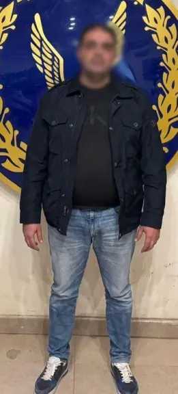 كشف ملابسات مقطع فيديو تم تداوله على إحدى الصفحات بمواقع التواصل الإجتماعى يظهر خلاله أحد الأشخاص حال تعديه على فرد أمن إدارى بأحد المجمعات السكنية بالقاهرة الجديدة