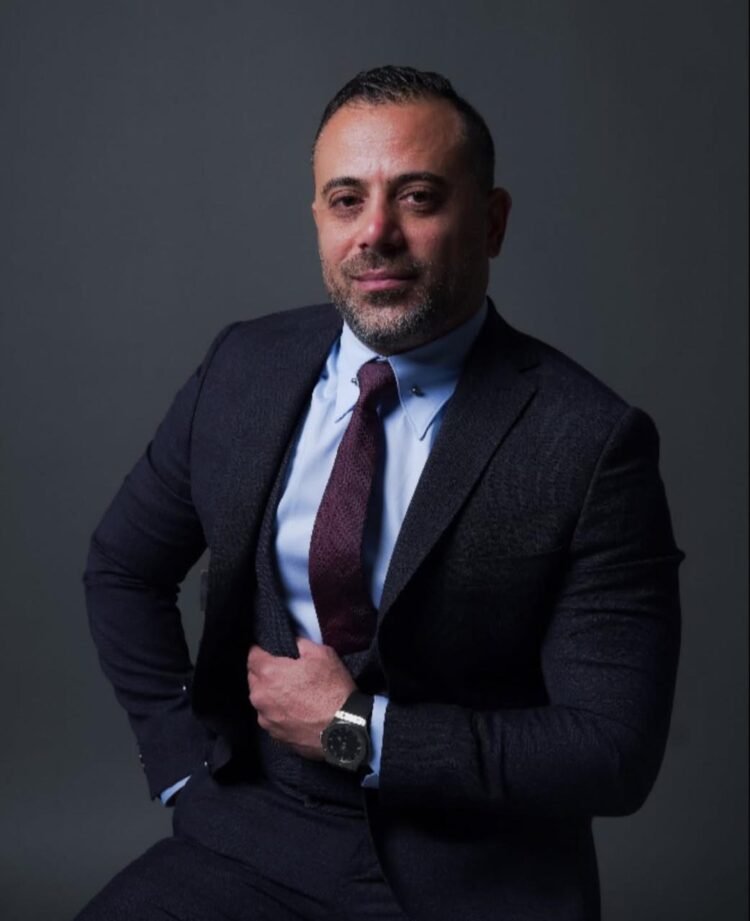 طارق مهدي… كيف تحولت سنوات الخبرة العملية إلى رؤية مؤثرة تصنع الفارق في سوق العقارات؟