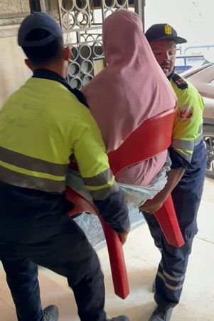 الأجهزة الأمنية بالقاهرة تستجيب فورياً لاستغاثة مسنة وتنقلها لتلقي العلاج بالمستشفى
