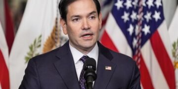 وزير الخارجية الأمريكي يؤكد: لا رسوم عبور لإيران في مضيق هرمز