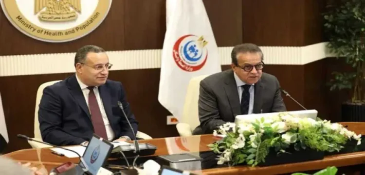 الحكومة تبحث إدراج المستشفيات الجامعية ضمن منظومة التأمين الصحي الشامل لتعزيز جودة الخدمات الطبية