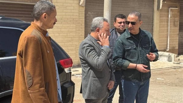 محافظ الجيزة يجازي رئيس مدينة الصف بعد مشاهدته لتجمعات للقمامة