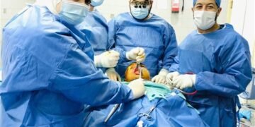 نجاح جراحة دقيقة لإعادة بناء عظام الوجه بمستشفى أجا النموذجي بعد حادث دراجة نارية