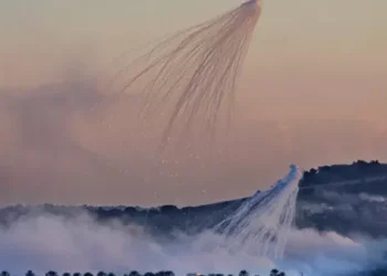 هيومن رايتس تتهم إسرائيل باستخدام ذخائر الفوسفور الأبيض القاتلة ضد المدنيين بلبنان