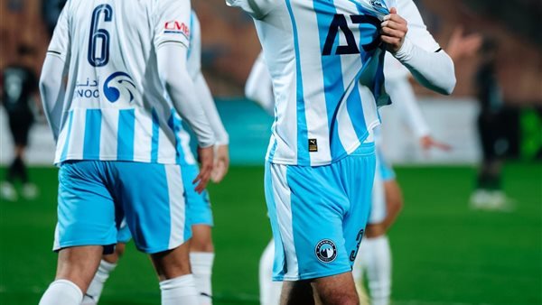 الكاف يحدد موعد قمة بيراميدز والجيش الملكي.. وطاقم تحكيم موريتاني لإياب ربع النهائي