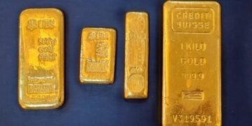 في ختام تعاملات الثلاثاء.. الأوقية تقفز 100 دولار عالميًا والذهب يتراجع 5 جنيهات محليًا