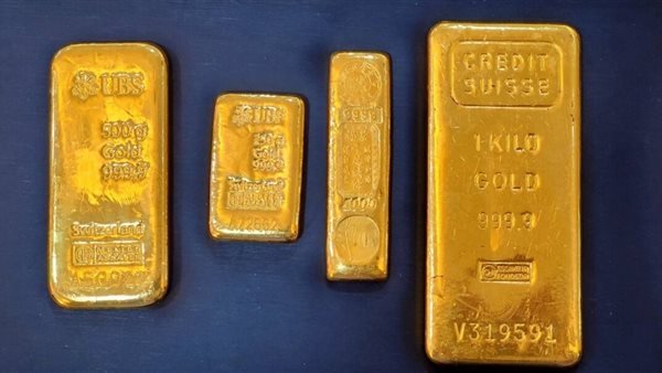 في ختام تعاملات الثلاثاء.. الأوقية تقفز 100 دولار عالميًا والذهب يتراجع 5 جنيهات محليًا