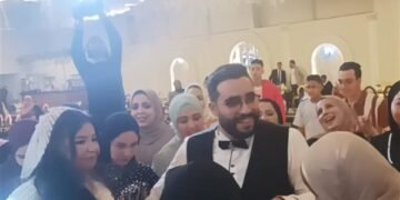 الدكتور فتحي عامر يهنئ ندى ونور بزفافهما السعيد