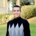 الفنان خالد عاشور يتم تكريمه بمناسبة نجاح أغنيته الجديدة.