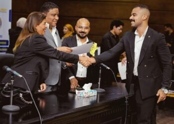 العقيد عمار عبد الحميد يكرم المحامي عمرو أبو المجد في وزارة الشباب والرياضة