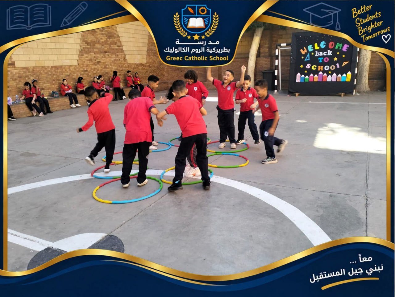 الأستاذ جورج رباط خلال متابعته لعملية التحديث التكنولوجي داخل فصول مدرسة بطريركية الروم الكاثوليك بالإسكندرية.